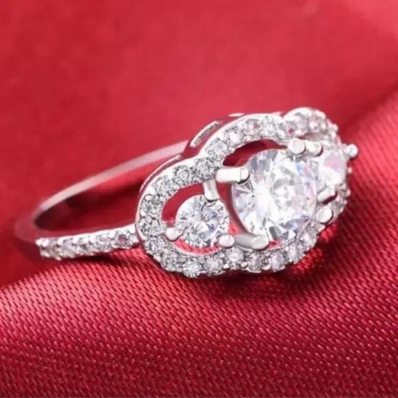 NEW 925 STERLING SILVER THREE STONES RING, CUTE RING, SHINY RING. - Picture 2 of 5